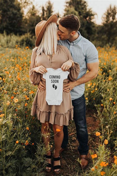 20 Maternity Photo Props: Accessories for Pregnancy Photoshoot